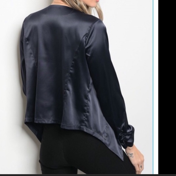Satiny navy blue cropped high low blazer - Picture 3 of 8